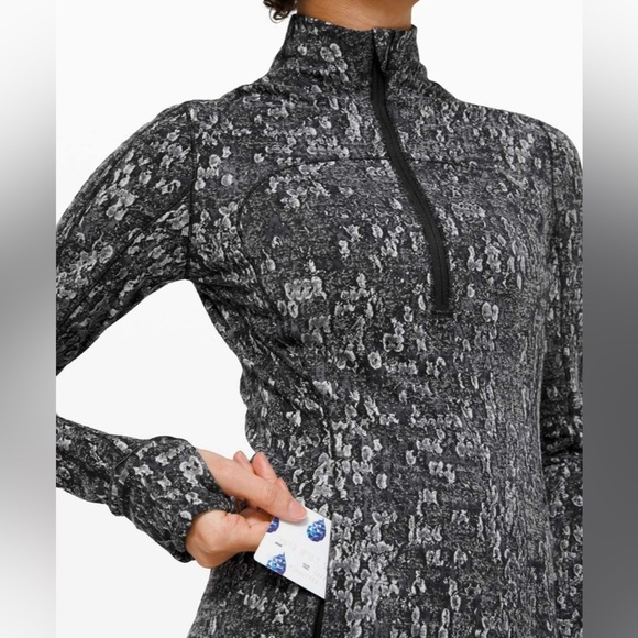 Lululemon Run Briskly 1/2 Zip size 8 - Picture 5 of 10